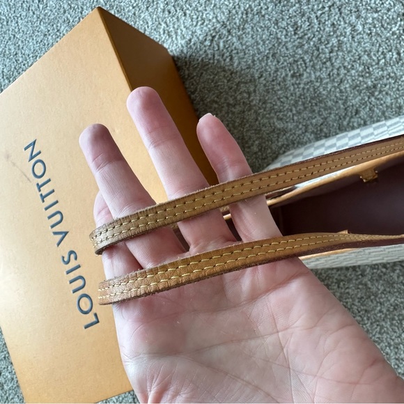 Louis Vuitton Neverfull Rose Ballerine MM White
Damier Azur Canvas - Picture 10 of 13